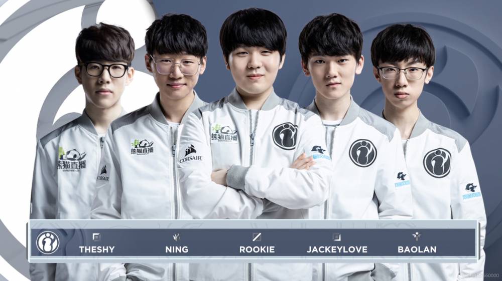 前腰与边锋 前腰与边锋